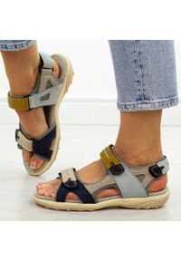 Szare skórzane sandały damskie Cambell 94325. Okazja: na spacer, na co dzień. Zapięcie: rzepy. Kolor: szary. Materiał: skóra. Sezon: wiosna, lato. Styl: casual, elegancki, sportowy, klasyczny #1