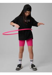 4f - 4F T-shirt loose z nadrukiem dziewczęcy - czarny 158/164 (12-14 lat). Okazja: na spacer, na co dzień, na uczelnię. Kolor: czarny. Materiał: dzianina, bawełna, skóra, materiał. Wzór: nadruk. Sezon: lato. Styl: casual #2