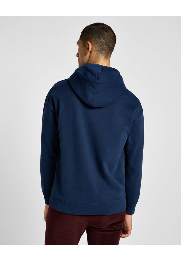 Lee - LEE WW HOODIE MĘSKA BLUZA Z KAPTUREM NIEROZPINANA INKY BLUE 112355612 LM02008543. Typ kołnierza: kaptur