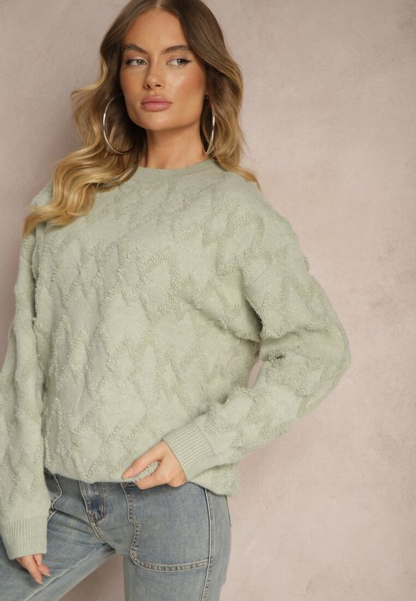Renee - Miętowy Luźny Sweter o Pudełkowym Kroju i Tłoczonym Splocie ze Ściągaczami Elomara. Okazja: na co dzień. Kolor: miętowy. Materiał: jeans. Wzór: ze splotem. Styl: elegancki, casual