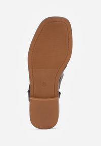 Renee - Ciemnobrązowe Sandały VICES z Przeplatanymi Paseczkami i Klamerką Metiphia. Okazja: na co dzień. Zapięcie: pasek. Kolor: brązowy. Wzór: nadruk. Sezon: lato. Styl: casual, elegancki #7