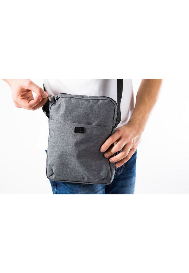 Szara nerka Pako Jeans z aplikacjami