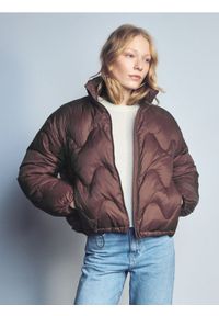 Reserved - Pikowana kurtka - brązowy. Kolor: brązowy. Materiał: tkanina #1