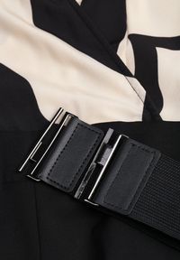 Renee - Beżowy Długi Kombinezon z Paskiem i Kopertowym Dekoltem Johnatho. Okazja: na co dzień. Kolor: beżowy. Długość: długie. Styl: casual, elegancki #3