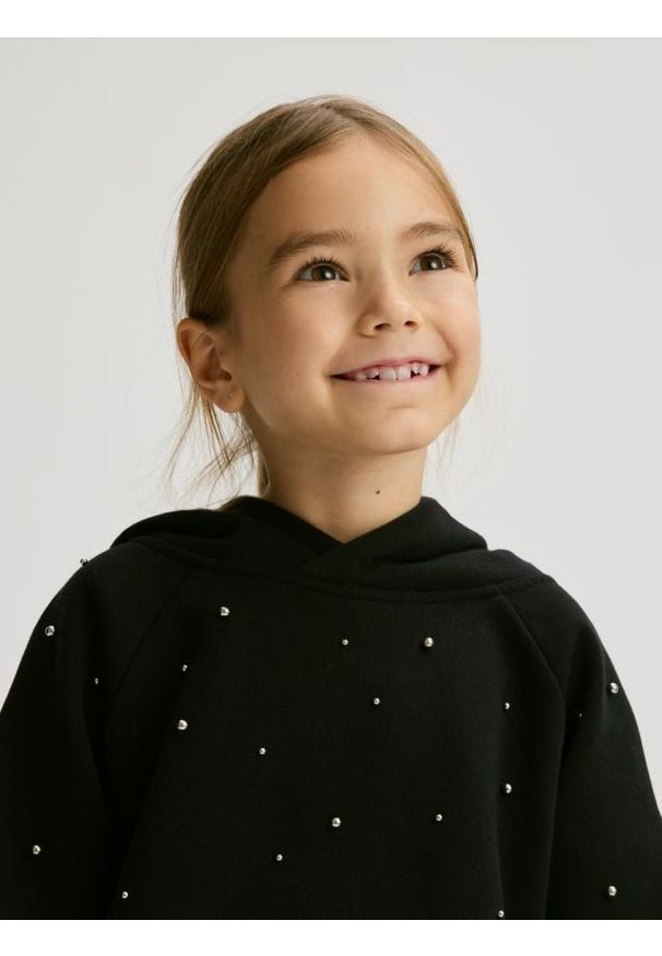 Reserved - Bluza z aplikacjami - czarny. Kolor: czarny. Materiał: dzianina, bawełna. Długość: krótkie. Wzór: aplikacja