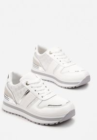 Born2be - Białe Sznurowane Sneakersy na Piankowej Podeszwie z Błyszczącymi Wstawkami Telise. Okazja: na co dzień. Kolor: biały. Materiał: materiał. Wzór: nadruk #5