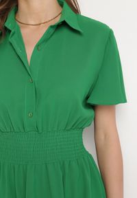 Born2be - Zielona Koszulowa Sukienka Mini z Wiskozy o Rozkloszowanym Kroju Hokese. Kolor: zielony. Materiał: wiskoza. Typ sukienki: koszulowe. Długość: mini #2