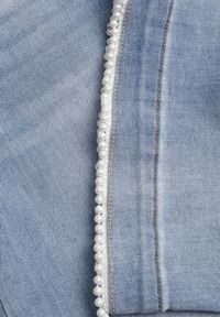 Renee - Niebieskie Szerokie Jeansy Culottes z Bawełną High Waist Ozdobione Perełkami Hesaris. Okazja: na co dzień. Stan: podwyższony. Kolor: niebieski. Wzór: aplikacja. Styl: casual #4