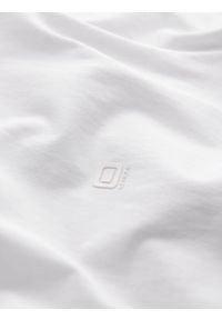 Ombre Clothing - T-shirt męski V-NECK z elastanem - biały V1 - Rozmiar: XXL. Typ kołnierza: dekolt w kształcie V. Kolor: biały. Materiał: elastan. Długość rękawa: krótki rękaw. Długość: krótkie. Wzór: nadruk. Styl: klasyczny