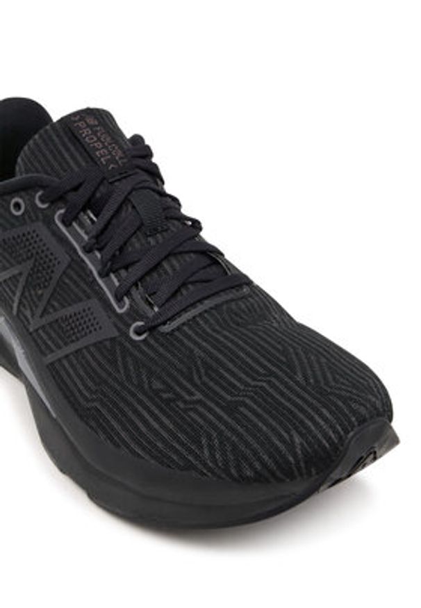 New Balance Buty do biegania FuelCell Propel V5 MFCPRLK5 Czarny. Kolor: czarny. Materiał: materiał