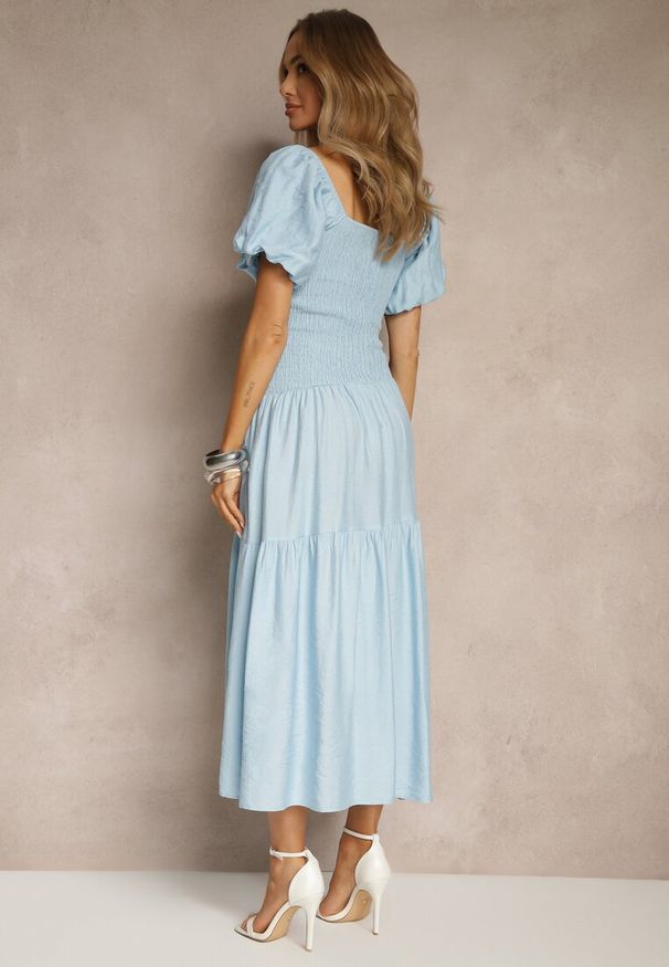 Renee - Niebieska Sukienka Wiskozowa Drapowana z Rozkloszowanym Dołem Naprine. Okazja: na co dzień. Kolor: niebieski. Materiał: wiskoza. Typ sukienki: rozkloszowane. Styl: elegancki, casual