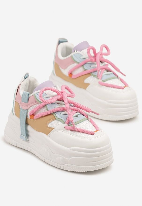 Born2be - Biało-Różowe Streetwearowe Sneakersy na Platformie z Brokatem i Aplikacjami Maivessa. Okazja: na co dzień. Kolor: biały. Materiał: jeans. Wzór: aplikacja. Obcas: na platformie