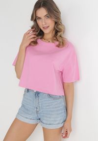 Born2be - Jasnoróżowy Krótki T-shirt Oversize Lilu. Okazja: na co dzień. Kolor: różowy. Materiał: tkanina, bawełna. Długość: krótkie. Sezon: lato, wiosna. Styl: elegancki, casual #4