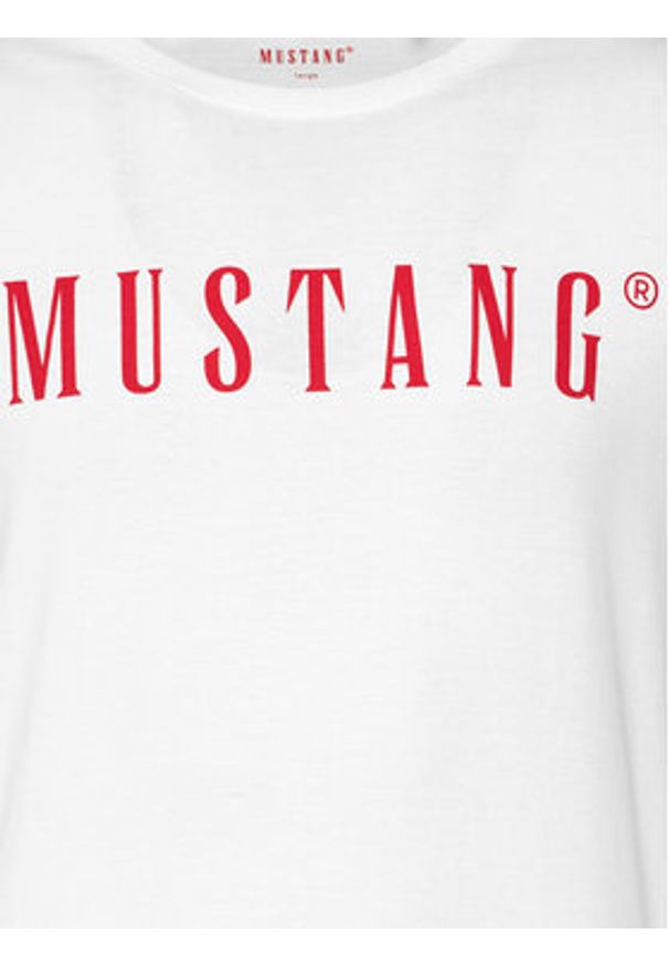 Mustang T-Shirt Austin 1014695 Biały Regular Fit. Kolor: biały. Materiał: bawełna