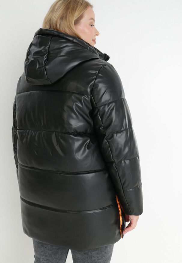 Born2be - Czarno-Pomarańczowa Kurtka Zimowa Pikowana Hirorve. Typ kołnierza: kołnierzyk stójkowy. Kolekcja: plus size. Kolor: czarny. Sezon: zima