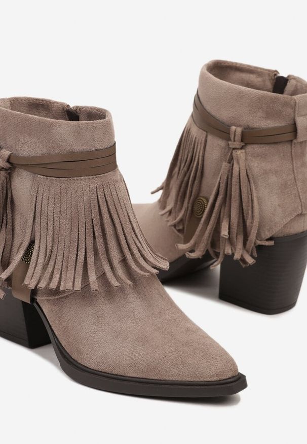 Renee - Beżowe Botki Kowbojki na Stożku Ozdobione Frędzlami Umvila. Okazja: na co dzień. Kolor: beżowy. Materiał: jeans. Wzór: aplikacja. Obcas: na stożku. Styl: boho, elegancki, casual. Wysokość obcasa: średni