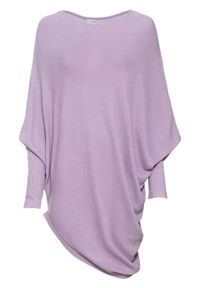 Sweter oversize z asymetrycznym dołem bonprix w kolorze bzu. Kolor: fioletowy. Wzór: prążki #1