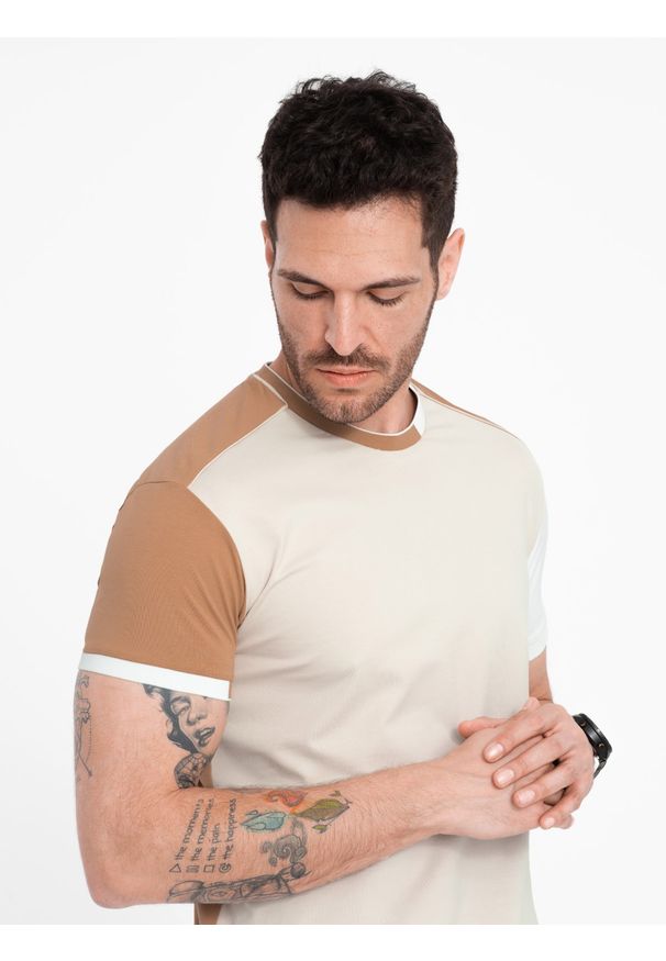 Ombre Clothing - Męski t-shirt z elastanem z kolorowymi rękawami - brązowy V1 OM-TSCT-0176 - XXL. Okazja: na co dzień. Kolor: brązowy. Materiał: elastan. Wzór: kolorowy. Styl: klasyczny, casual