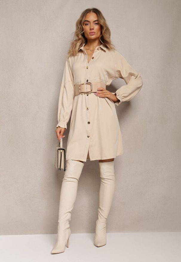 Renee - Beżowa Rozkloszowana Sukienka Koszulowa Mini Nofexi. Kolor: beżowy. Typ sukienki: koszulowe. Długość: mini