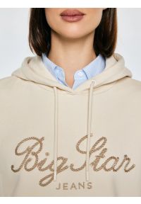 Big-Star - Bluza damska z kapturem kremowa Raisa 103. Okazja: na spacer, na co dzień. Typ kołnierza: kaptur. Kolor: kremowy. Materiał: dzianina, jeans, dresówka. Wzór: gładki, haft. Styl: casual, sportowy #3