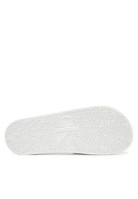 Calvin Klein Jeans Klapki Slide Monogram Cv YM0YM01271 Biały. Kolor: biały. Materiał: materiał