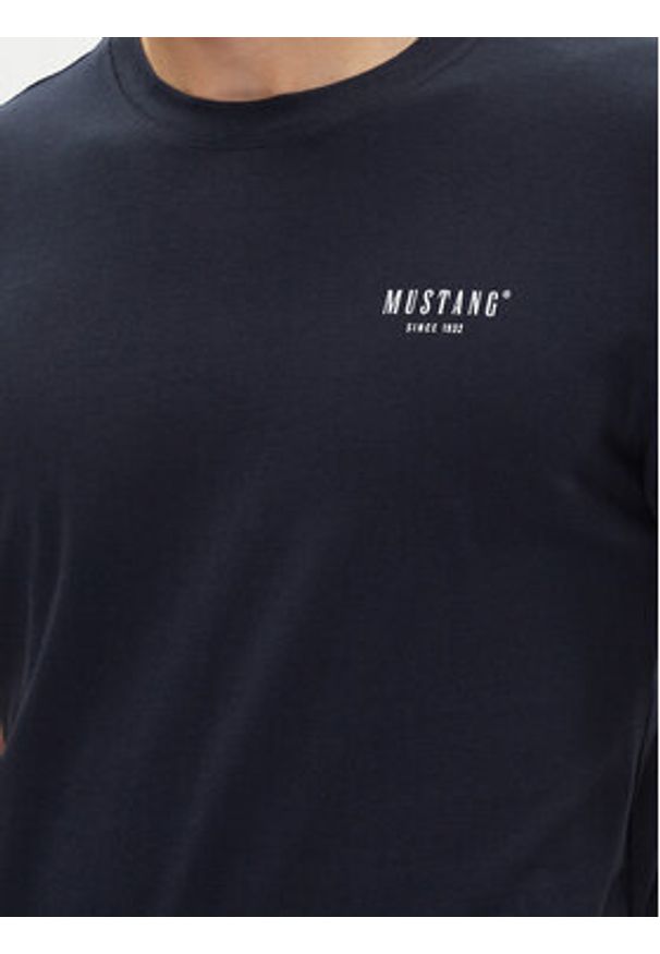 Mustang T-Shirt Austin 1016273 Granatowy Regular Fit. Kolor: niebieski. Materiał: bawełna