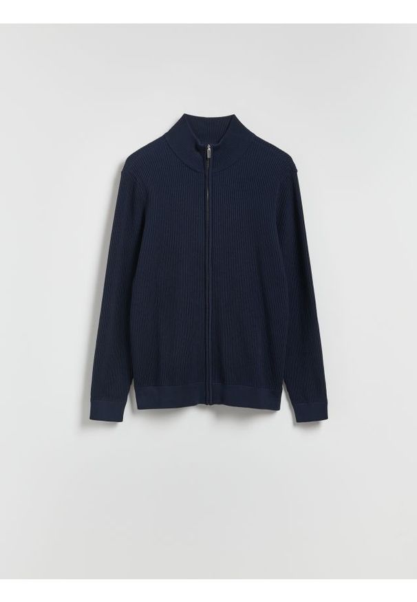 Reserved - Rozpinany sweter ze stójką - granatowy. Typ kołnierza: kołnierzyk stójkowy. Kolor: niebieski. Materiał: dzianina, bawełna