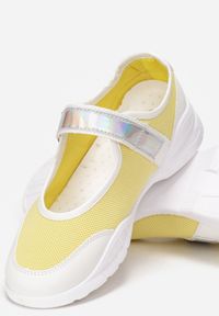 Born2be - Żółte Buty Sportowe Syrinix. Okazja: na co dzień. Nosek buta: okrągły. Zapięcie: pasek. Kolor: żółty. Materiał: materiał, jeans. Obcas: na obcasie #5