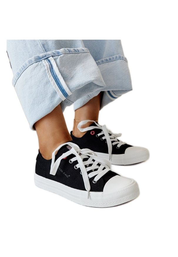 Czarne materiałowe damskie trampki Cross Jeans. Okazja: na co dzień. Nosek buta: okrągły. Kolor: czarny. Materiał: materiał. Styl: casual
