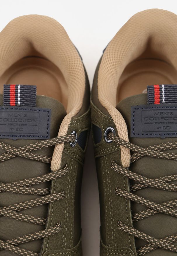 Born2be - Ciemnobeżowe Buty Sportowe Sneakersy Ozdobione Tłoczeniem i Napisami Hermala. Okazja: na co dzień. Kolor: beżowy. Materiał: jeans. Wzór: napisy, aplikacja