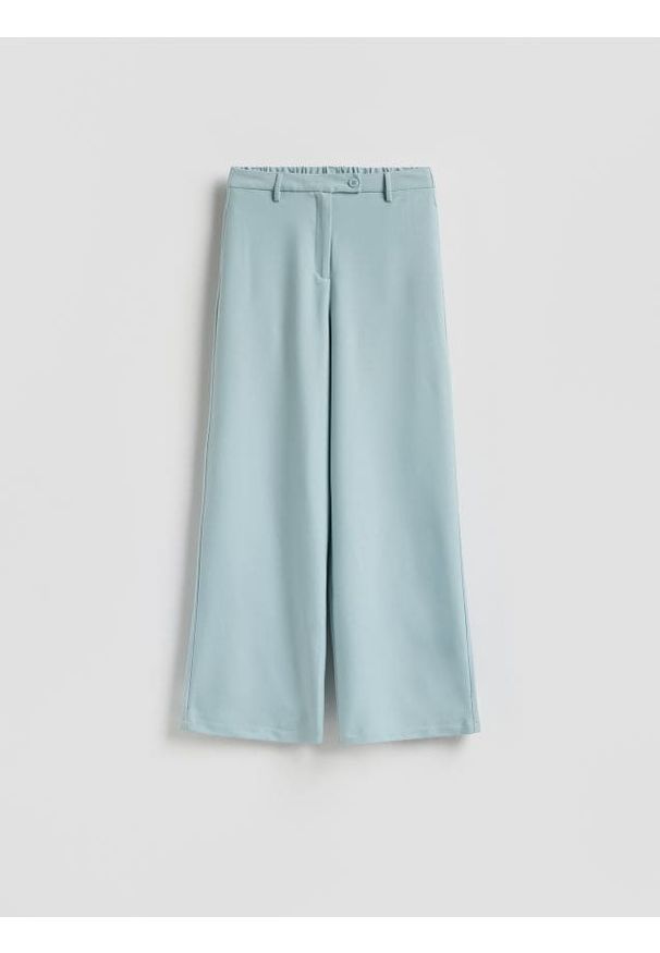 Reserved - Spodnie z szerokimi nogawkami - jasnoniebieski. Kolor: niebieski. Materiał: tkanina, wiskoza