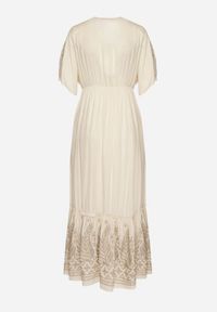 Born2be - Jasnobeżowa Wiskozowa Sukienka z Kopertowym Dekoltem i Haftem z Metaliczną Nicią Emhiris. Okazja: na co dzień. Kolor: beżowy. Materiał: wiskoza. Długość rękawa: krótki rękaw. Wzór: haft. Typ sukienki: kopertowe. Styl: casual, klasyczny #2