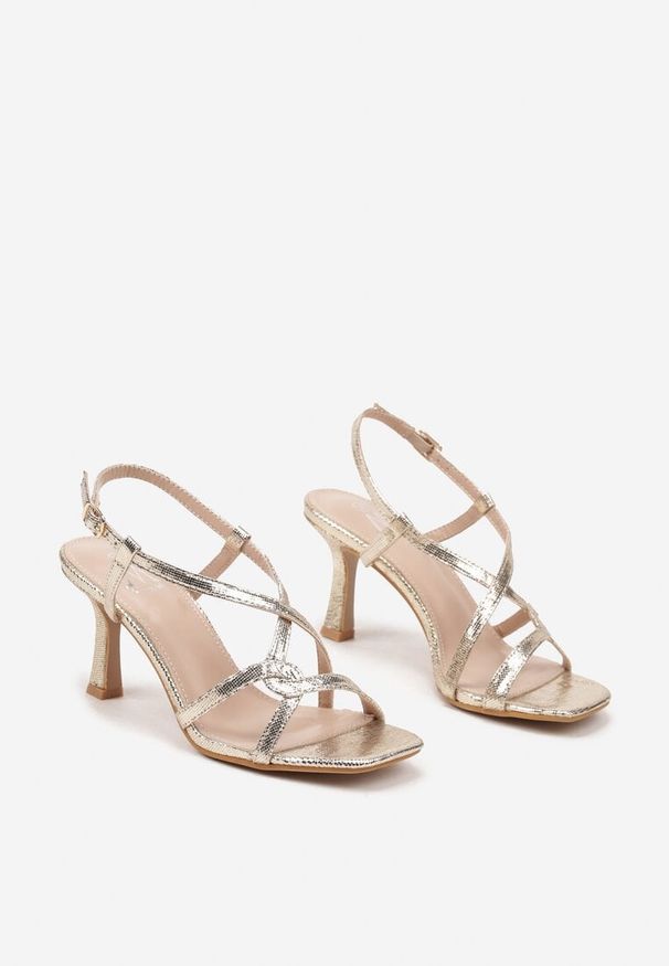 Renee - Złote Sandały na Szpilce z Geometrycznymi Paskami Silanne. Okazja: na co dzień. Zapięcie: pasek. Kolor: złoty. Materiał: jeans. Wzór: geometria. Obcas: na szpilce. Styl: elegancki, casual