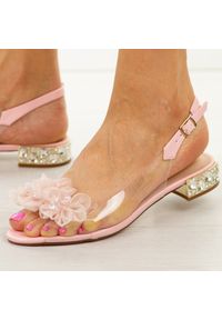 DiA - Różowe silikonowe sandały damskie na obcasie z kryształami, transparentne Dia 9006. Okazja: na wesele, na ślub cywilny. Kolor: różowy. Materiał: skóra. Wzór: kwiaty, aplikacja. Sezon: wiosna, lato. Obcas: na obcasie. Styl: klasyczny. Wysokość obcasa: niski #1