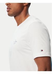 TOMMY HILFIGER - Tommy Hilfiger T-Shirt Nautical MW0MW44258 Biały Regular Fit. Kolor: biały. Materiał: bawełna #5