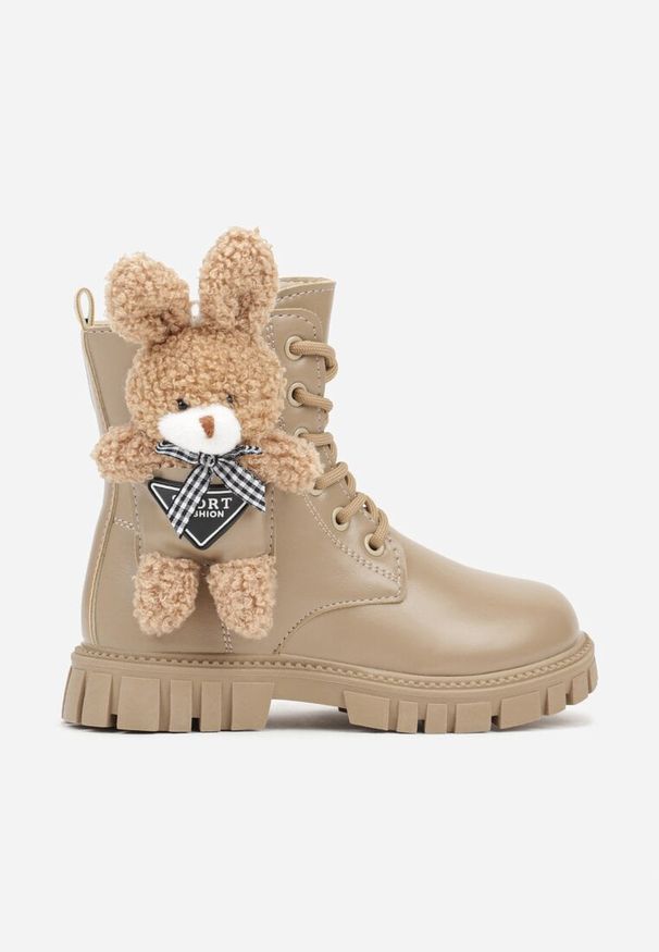 Born2be - Ciemnobeżowe Botki Workery Ozdobione Królikiem 3D Retisa. Okazja: na co dzień. Kolor: beżowy. Materiał: jeans. Wzór: aplikacja. Styl: casual, elegancki