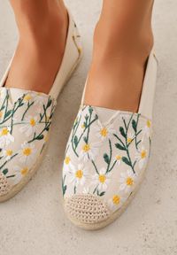 Born2be - Beżowe Espadryle z Plecionką i Kwiatowym Haftem Alenara. Okazja: na spacer, na co dzień. Kolor: beżowy. Materiał: jeans. Wzór: haft, kwiaty. Sezon: lato. Styl: casual, elegancki #2
