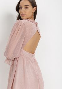 Born2be - Różowa Sukienka Taphionis. Typ kołnierza: kołnierz z falbankami. Kolor: różowy. Materiał: tkanina. Typ sukienki: kopertowe. Długość: mini #7