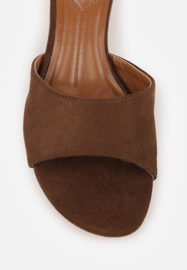 Born2be - Ciemnobrązowe Klapki VICES na Obcasie Kaczuszka ze Wstawką Imitującą Drewno Azada. Okazja: na co dzień, do pracy. Kolor: brązowy. Materiał: jeans, materiał. Obcas: na obcasie. Styl: casual. Wysokość obcasa: średni