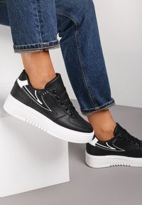 Renee - Czarne Sneakersy Phisylei. Nosek buta: okrągły. Zapięcie: sznurówki. Kolor: czarny. Materiał: jeans, materiał. Szerokość cholewki: normalna. Wzór: aplikacja, kolorowy #1