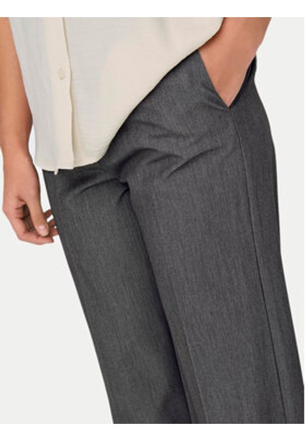only - ONLY Spodnie materiałowe Kayle 15324532 Szary Straight Fit. Kolor: szary. Materiał: syntetyk