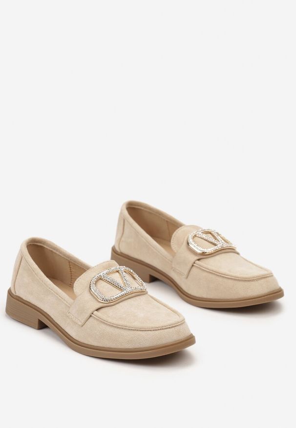 Renee - Beżowe Mokasyny Ozdobione Klamerką i Cyrkoniami z Ekozamszu Ahira. Kolor: beżowy. Wzór: aplikacja. Styl: boho, vintage, retro