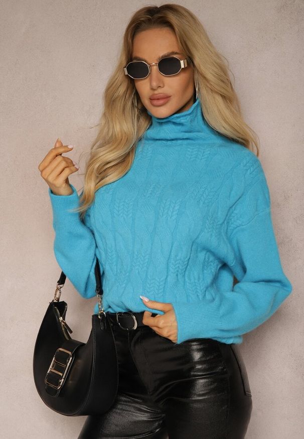 Renee - Niebieski Casualowy Golf z Tłoczonym Wzorem Daivyn. Okazja: na co dzień. Typ kołnierza: golf. Kolor: niebieski. Sezon: zima. Styl: casual