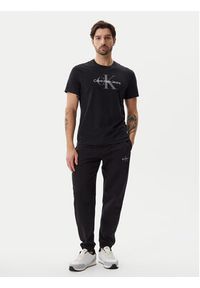 Calvin Klein Jeans T-Shirt LV040EM286 Czarny Regular Fit. Kolor: czarny. Materiał: bawełna