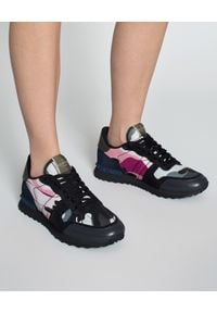 VALENTINO - Sneakersy Rockrunner. Kolor: czarny. Materiał: zamsz, guma, materiał. Wzór: aplikacja, haft #1