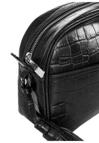 Ochnik - Skórzana torebka na ramię damska croco. Kolor: czarny. Dodatki: z breloczkiem. Materiał: skórzane. Rodzaj torebki: na ramię #8