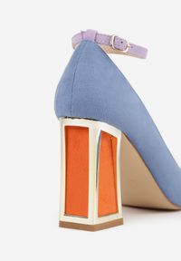 Renee - Niebieskie Czółenka na Słupku Ozdobione Paskiem i Metaliczną Aplikacją Lannethe. Okazja: na randkę. Zapięcie: pasek. Kolor: niebieski. Wzór: aplikacja. Obcas: na słupku. Styl: klasyczny #5