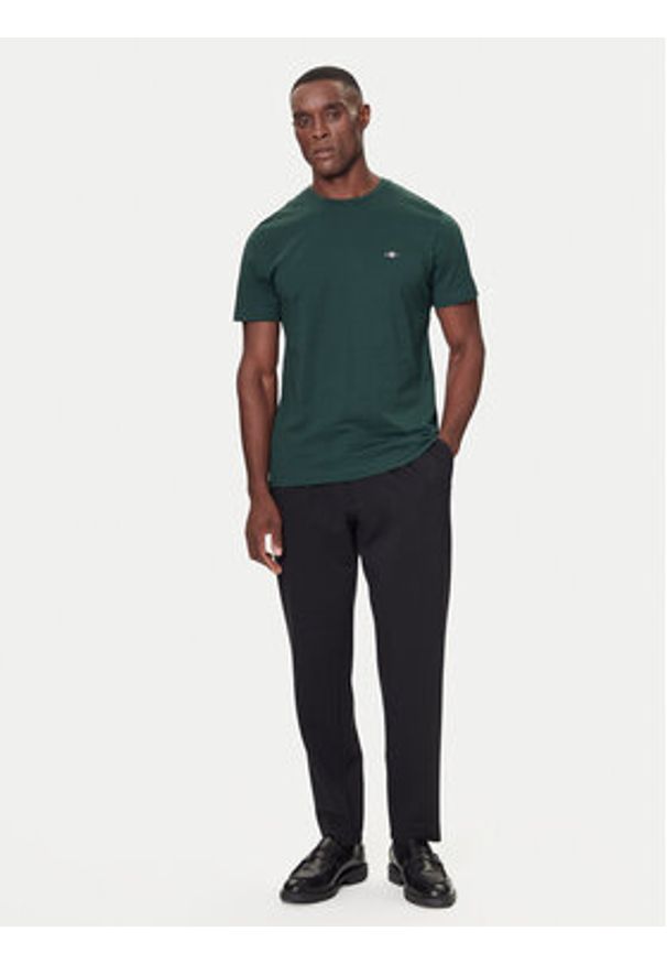 GANT - Gant T-Shirt Shield 2003184 Zielony Regular Fit. Kolor: zielony. Materiał: bawełna