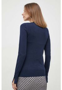 Guess sweter damski kolor granatowy lekki. Okazja: na co dzień. Kolor: niebieski. Materiał: materiał, dzianina, wiskoza. Długość rękawa: długi rękaw. Długość: długie. Styl: casual #3