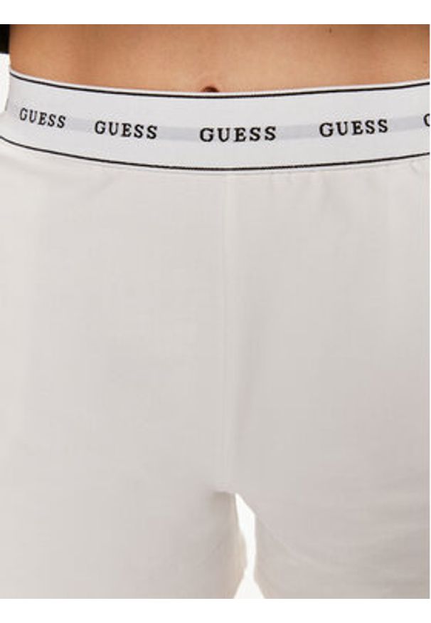 Guess Szorty piżamowe Carrie O4GD02 KBS91 Biały Loose Fit. Kolor: biały. Materiał: bawełna